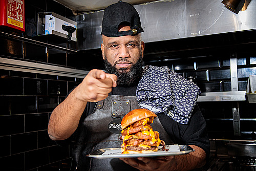 Hamburger bestellen? Willie Wartaal levert er een schone onderbroek bij.